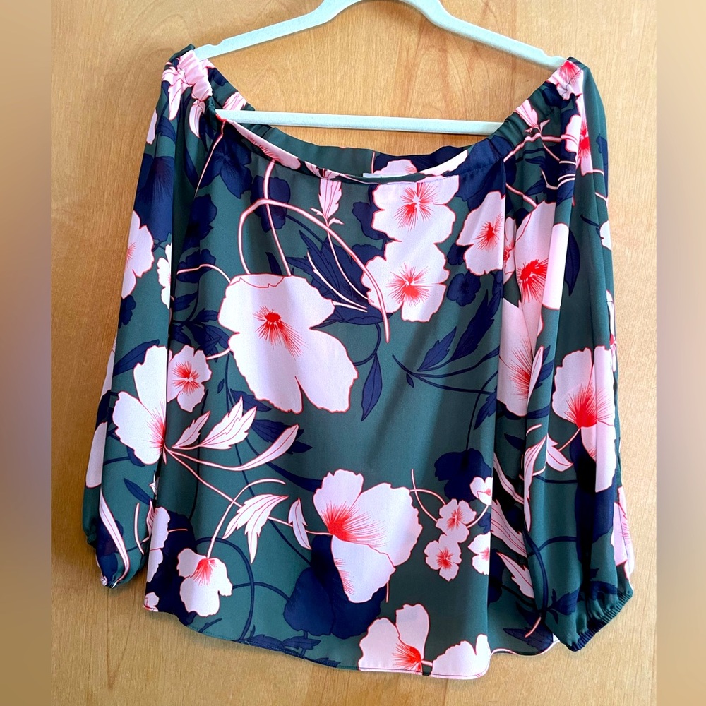 Bar III women’s off the shoulder floral spring too, size medium.